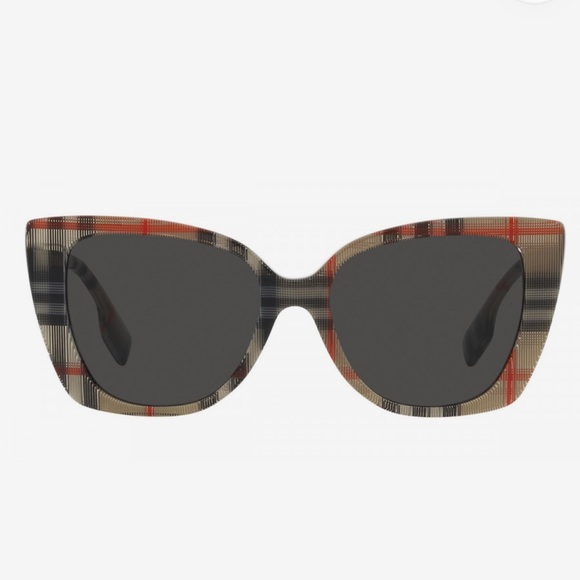Burberry Sunglasses, New 235 - Picture 4 of 8